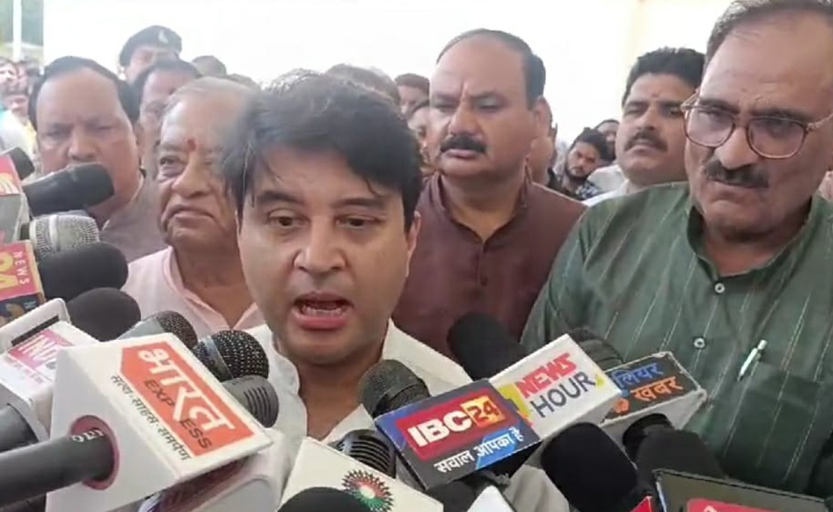 राहुल के बयान पर सिंधिया ने किया पलटवार, कहा- छोटी मानसिकता के चलते विदेश में भारतमाता की हुई आलोचना