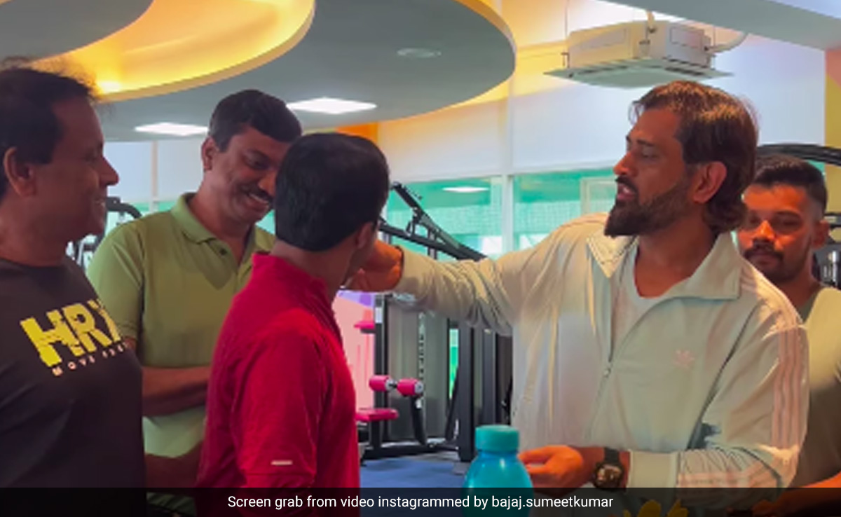 Watch - "<i>Kaun</i> Dieting <i>Pe Hai</i>...": MS Dhoni's Cheeky Statement To Gym Buddies During Cake-cutting Goes Viral