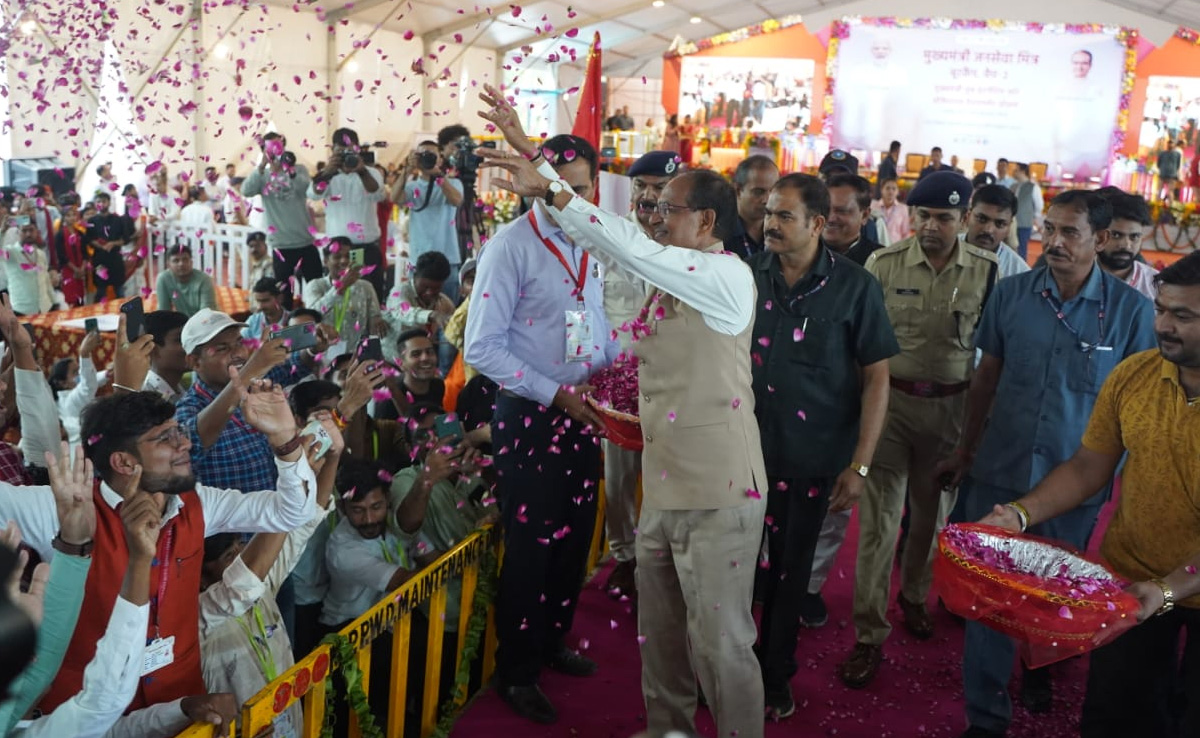 मध्य प्रदेश में चुनावों से पहले मुख्यमंत्री ने 2,792 कॉलोनियों के नियमितीकरण की घोषणा की