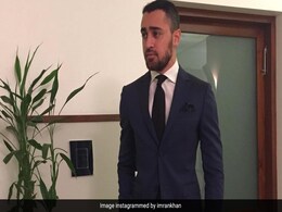 Why All The Comments On Zeenat Aman's New Posts Are About Imran Khan Why All The Comments On Zeenat Aman's New Posts Are About Imran Khan