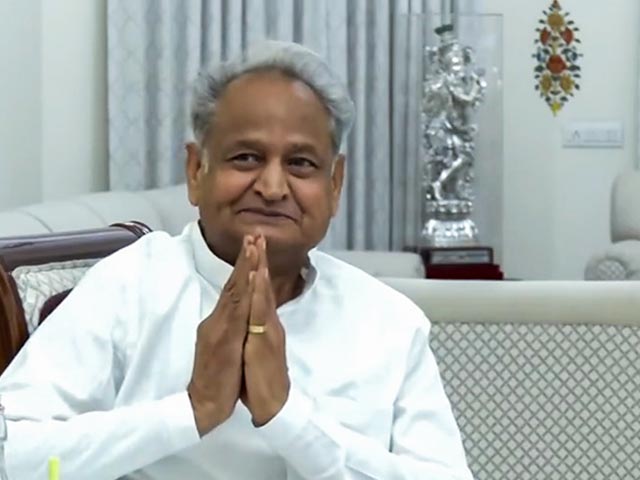 विधानसभा चुनाव से पहले योजनाओं की बाढ़, वोटरों को साधने के लिए CM गहलोत का 'मास्टरस्ट्रोक'