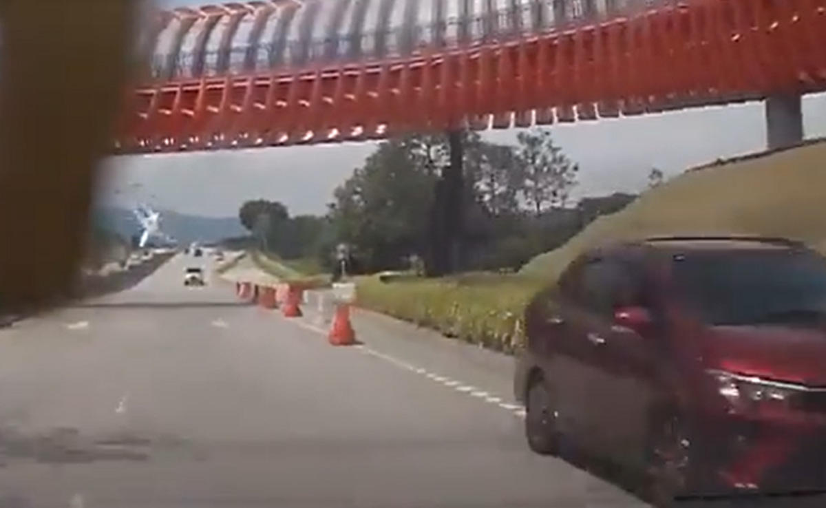 Chilling Video Shows Moment Plane Crashed On Malaysia Highway