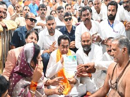 महाकाल दरबार में कमलनाथ की अर्जी, कहा- राज्य को 50%  कमीशन राज से मुक्ति दिलाएं महाकाल दरबार में कमलनाथ की अर्जी, कहा- राज्य को 50%  कमीशन राज से मुक्ति दिलाएं
