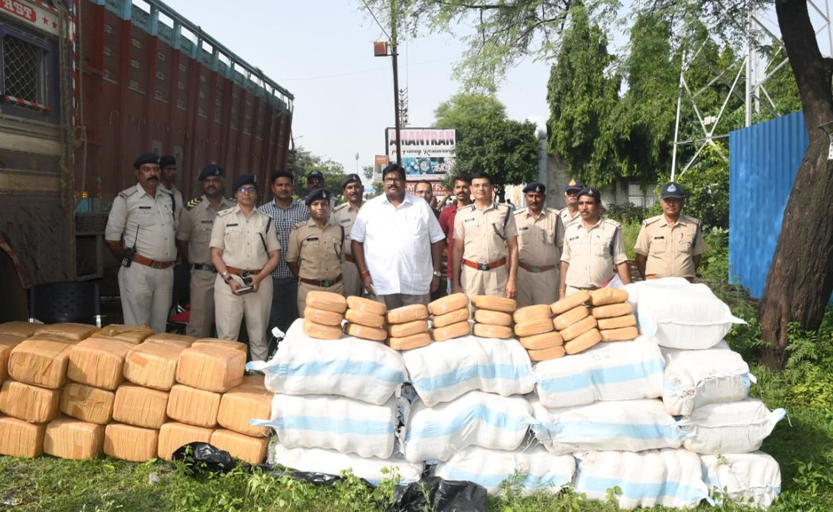 जबलपुर पुलिस ने पकड़ा 4 करोड़ रुपये का गांजा, ओडिशा से हरियाणा किया जा रहा था ट्रांसपोर्ट