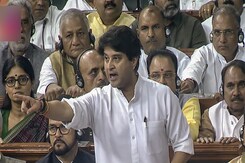 "भारत को विभाजित देखना आपकी विचारधारा" : पुराने 'बॉस' राहुल गांधी पर खूब बरसे सिंधिया "भारत को विभाजित देखना आपकी विचारधारा" : पुराने 'बॉस' राहुल गांधी पर खूब बरसे सिंधिया