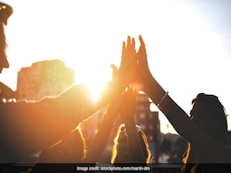 Friendship Day 2023: दोस्ती को सेलिब्रेट कीजिए आज, भेजिये दोस्तों को ये खास संदेश और कह दीजिए 'यार तू खास है' Friendship Day 2023: दोस्ती को सेलिब्रेट कीजिए आज, भेजिये दोस्तों को ये खास संदेश और कह दीजिए 'यार तू खास है'