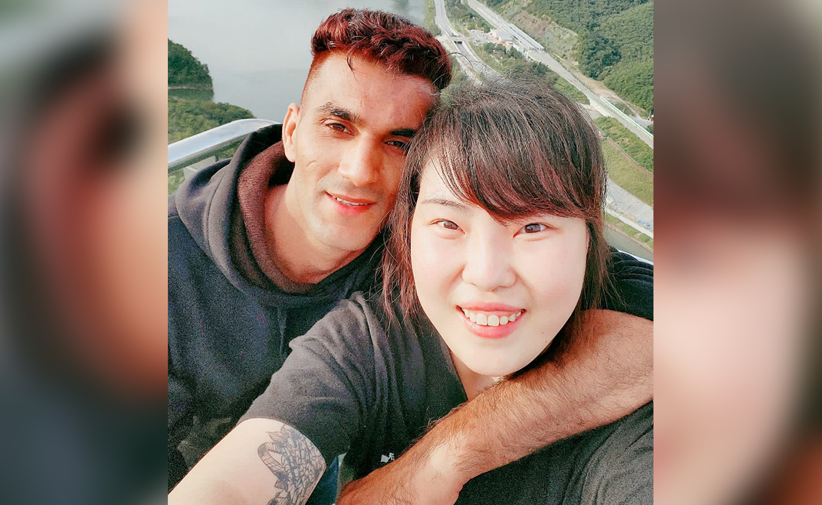 South Korean Woman Flies To India To Marry Man She Fell in Love With At Coffee Shop