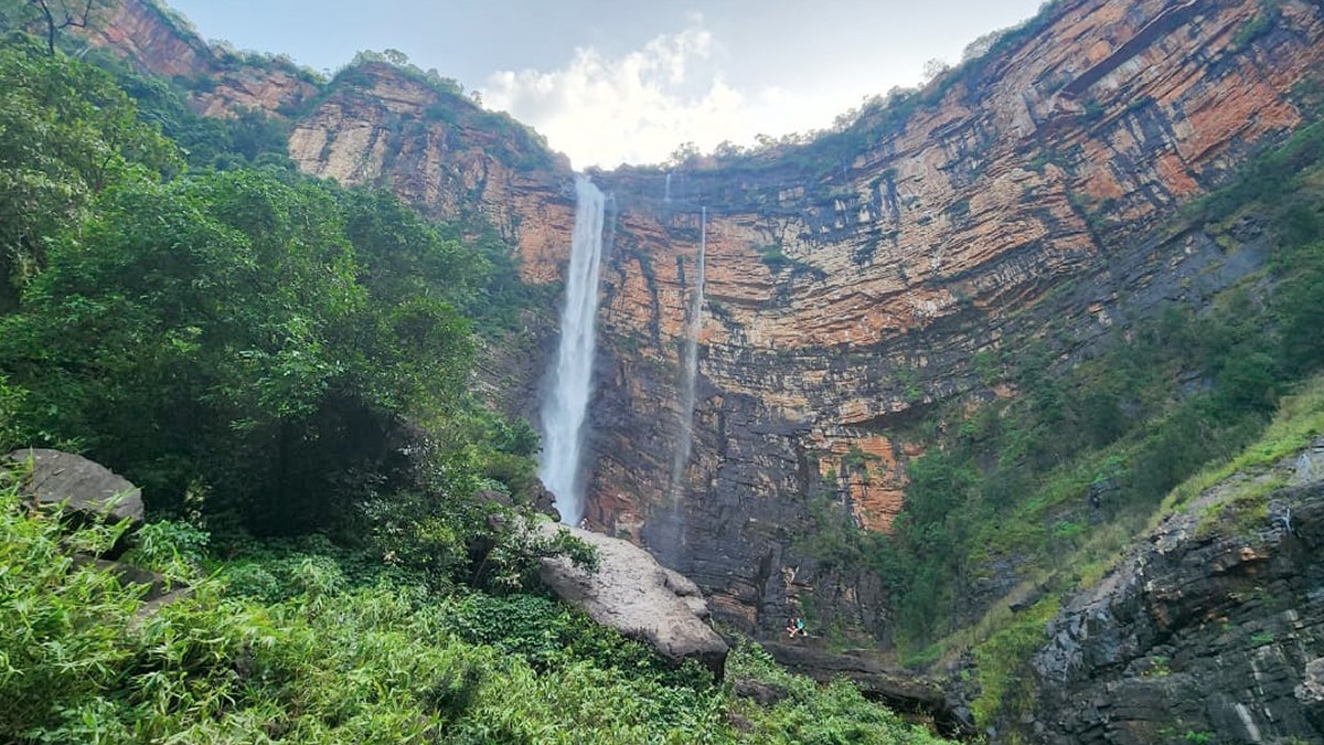 नम्बी जलप्रपात: बस्तर में पहली बार नक्सलियों के गढ़ में बेखौफ घूमे टूरिस्ट