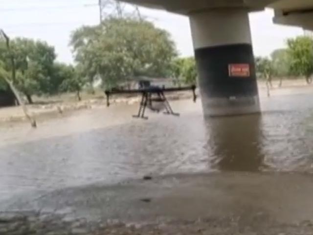 डेंगू और मलेरिया की रोकथाम के लिए दिल्ली में ड्रोन से एंटी लार्वा का छिड़काव किया गया