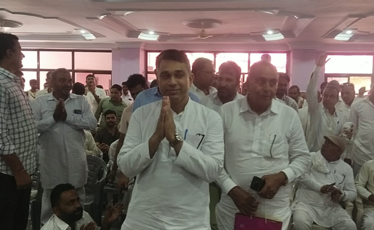 CHURU : कांग्रेस पर्यवेक्षक के सामने हंगामा, विधायक उम्मीदवार बदलने की मांग