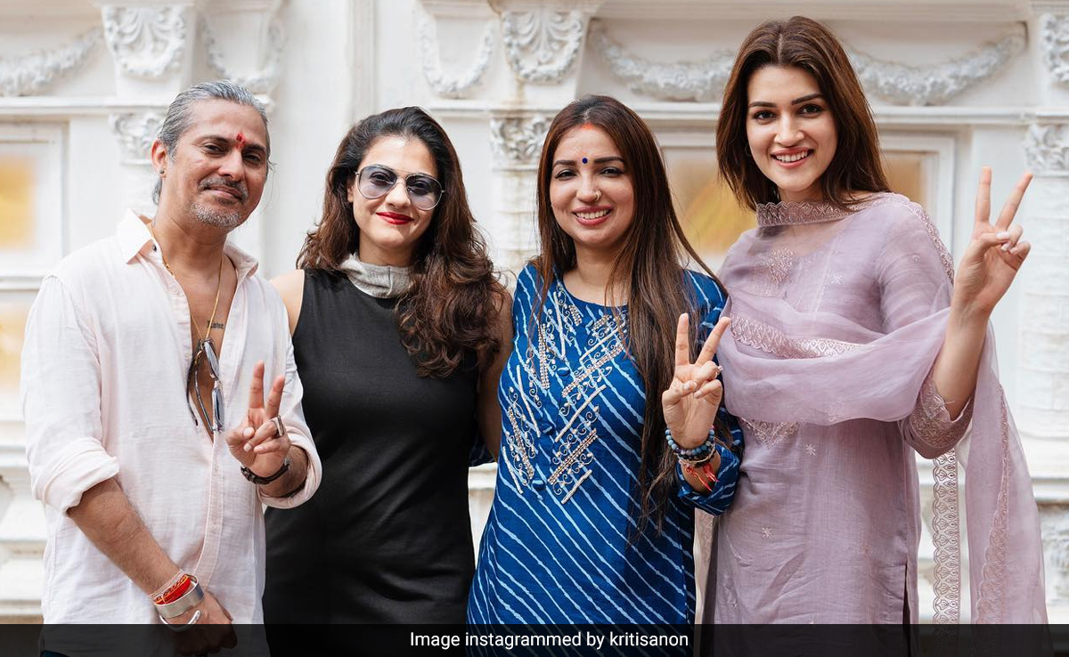 Kriti Sanon's Maiden Production <i>Do Patti </i>, Featuring Kajol, Goes To Floors
