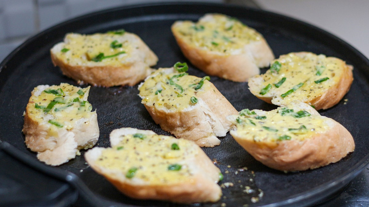 Quick and Easy Cheese Toast How To Make Cheesy Garlic Toast on Tawa NDTV Food