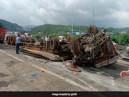2 Dead, 4 Injured After Container Overturns On Mumbai-Pune Expressway 2 Dead, 4 Injured After Container Overturns On Mumbai-Pune Expressway