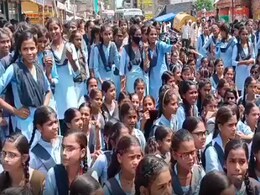 सर्वाइकल कैंसर की रोकथाम के लिए लड़कियों के Vaccination को बढ़ावा देगी सरकार: वित्त मंत्री सर्वाइकल कैंसर की रोकथाम के लिए लड़कियों के Vaccination को बढ़ावा देगी सरकार: वित्त मंत्री