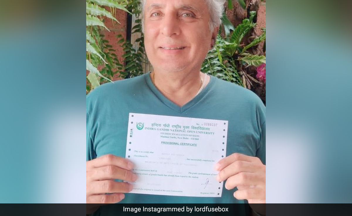 Shammi Kapoor's Son Aditya Raj Kapoor Completes BA Degree At 67