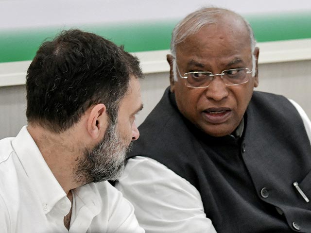 मल्लिकार्जुन खड़गे और राहुल गांधी कांग्रेस नेताओं के साथ कर रहे बैठक, लोकसभा चुनाव को लेकर चर्चा