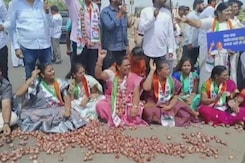 Sharad Pawar's NCP Protests Over 40% Export Duty On Onions Sharad Pawar's NCP Protests Over 40% Export Duty On Onions