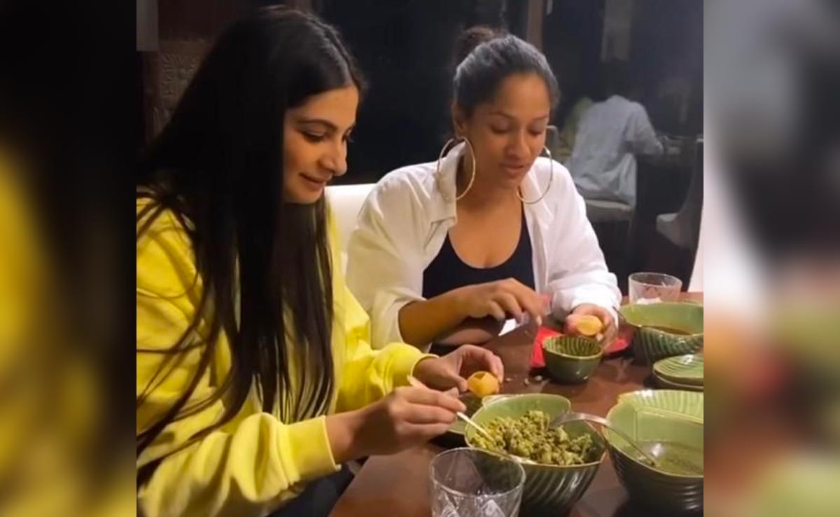 A Foodie Friendship Day: Masaba Gupta And Rhea Kapoor Enjoyed Pani Puri