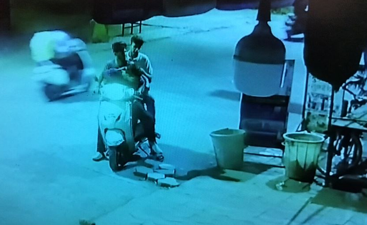 इंदौर : जेल प्रहरी के साथ चेन स्नेचिंग, CCTV में कैद हुए आरोपी