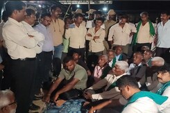 Karnataka Farmers On All-Night Protest Over Cauvery Water Karnataka Farmers On All-Night Protest Over Cauvery Water