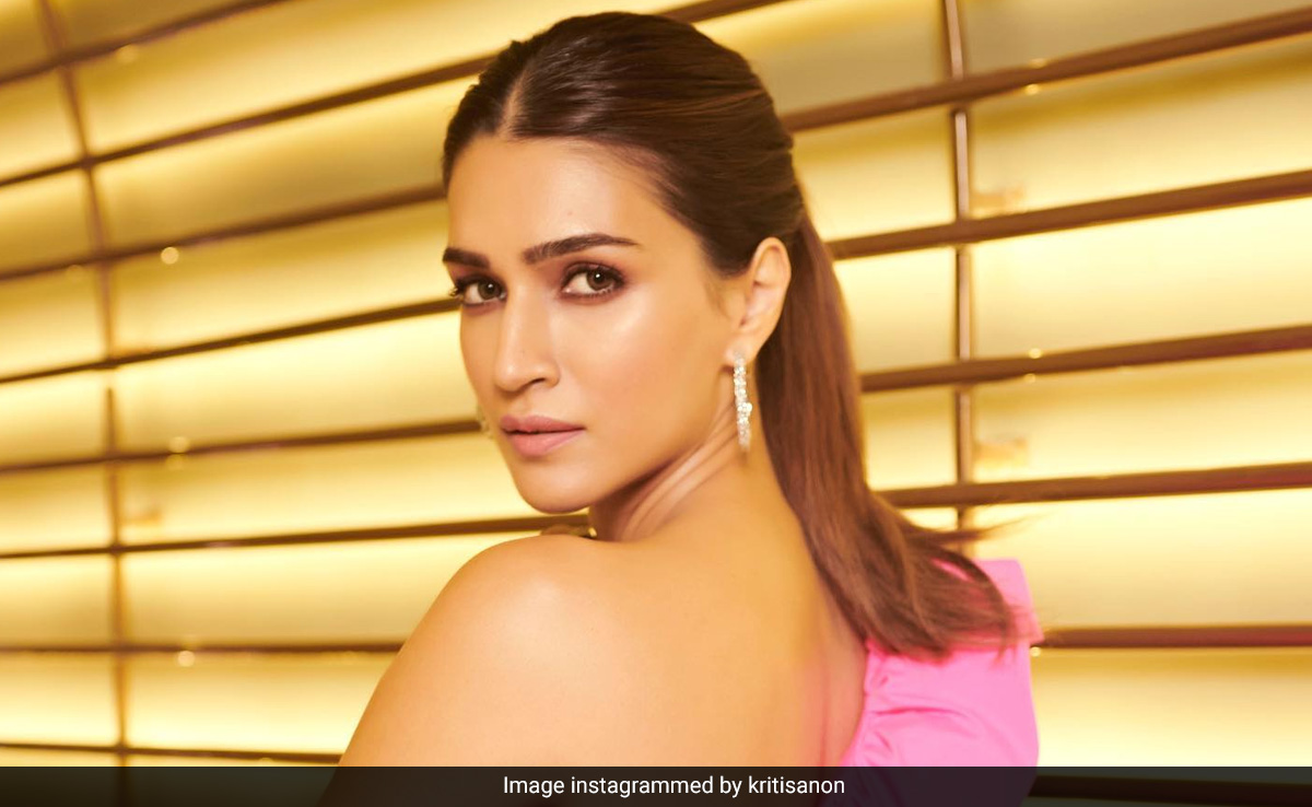 Viral: Old Clip Of Karan Johar Asking Kriti Sanon If She Were Envious Of Alia Bhatt