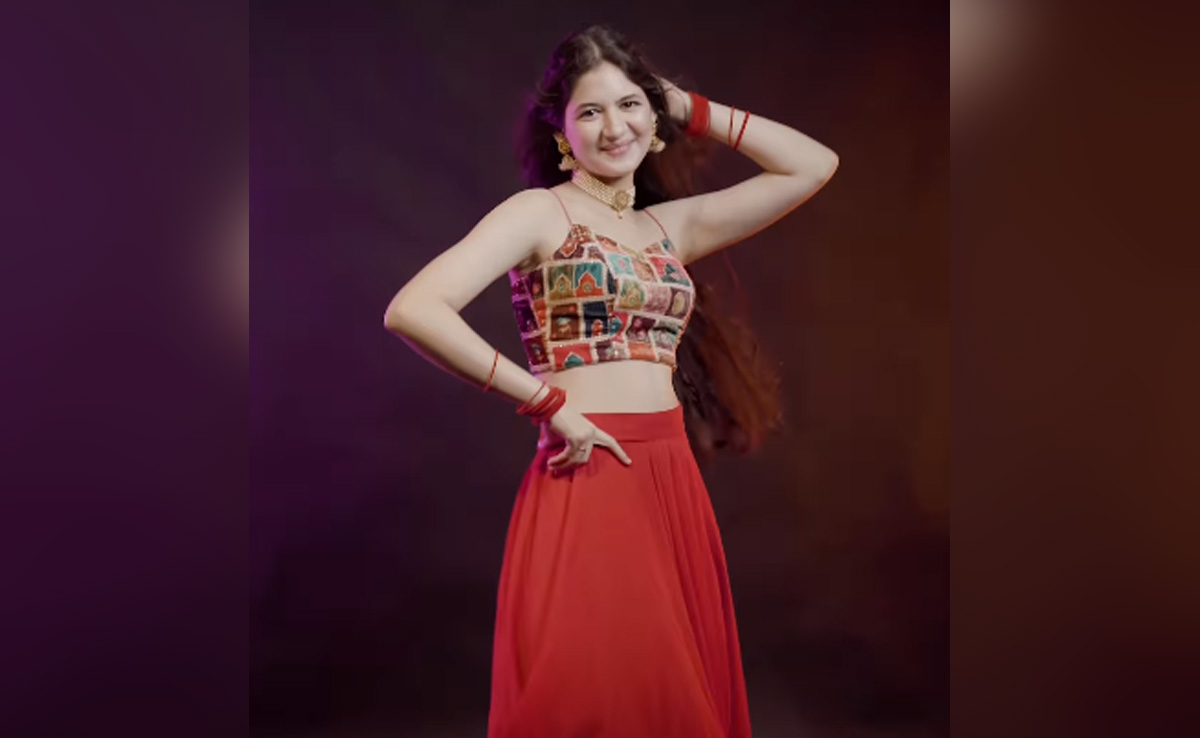 Harshaali Malhotra's Version Of The <i>What Jhumka</i> Dance. "Junior Alia," Says The Internet