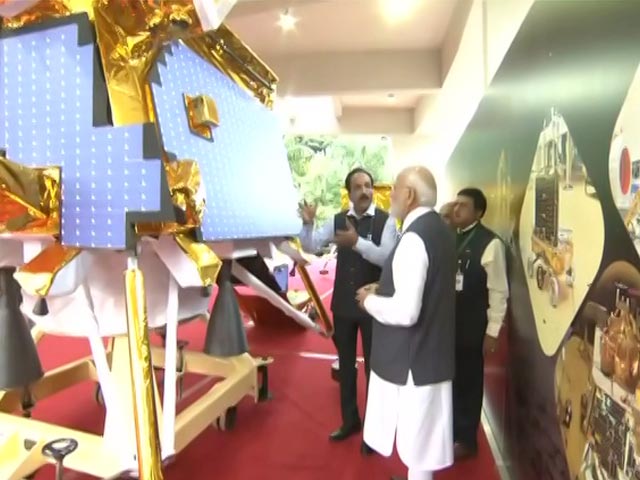 ISRO मुख्यालय पहुंचे पीएम मोदी, मिशन चंद्रयान-3 में शामिल वैज्ञानिकों से की मुलाकात