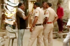 नूंह में फिर आगजनी, देर रात 2 धार्मिक स्थलों पर उपद्रवियों ने किया हमला | Ground Report नूंह में फिर आगजनी, देर रात 2 धार्मिक स्थलों पर उपद्रवियों ने किया हमला | Ground Report