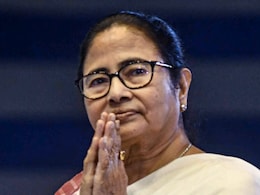 बंगाल CM ममता बनर्जी ने सर्वधर्म रैली के दौरान विभिन्न धर्मों के उपासना स्थलों पर प्रार्थना की बंगाल CM ममता बनर्जी ने सर्वधर्म रैली के दौरान विभिन्न धर्मों के उपासना स्थलों पर प्रार्थना की