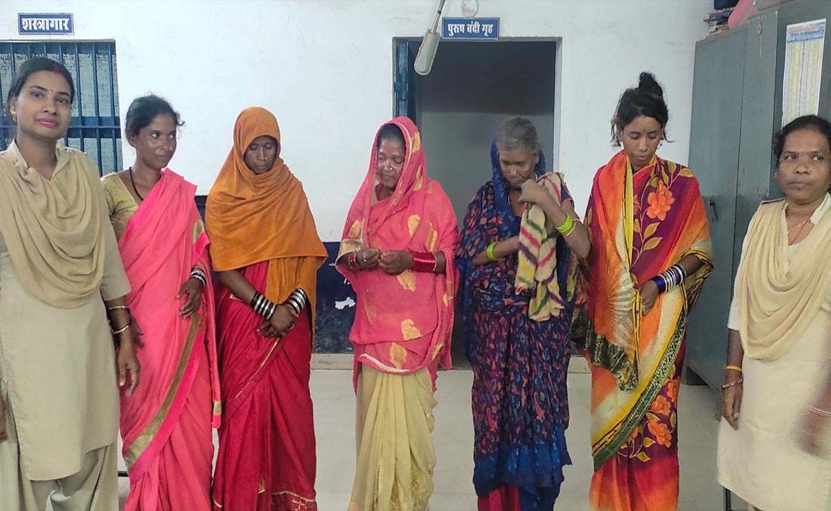 दुर्ग : नकली किन्नर बनकर जबरन पैसा वसूली करती 5 महिलाएं गिरफ्तार, असली किन्नरों ने पकड़वाया