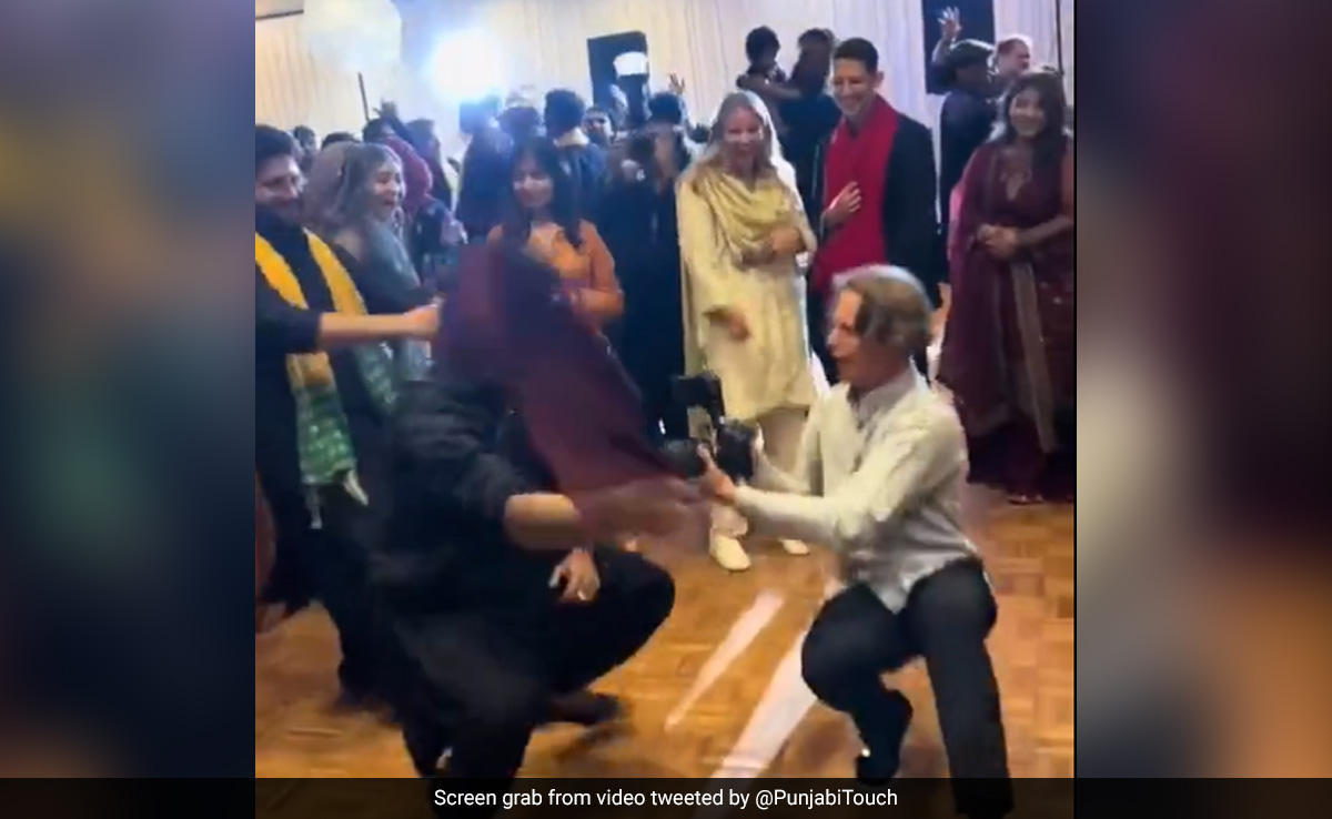 Wedding Photographer Matches Dance Steps With Guests, Hilarious Video Goes Viral