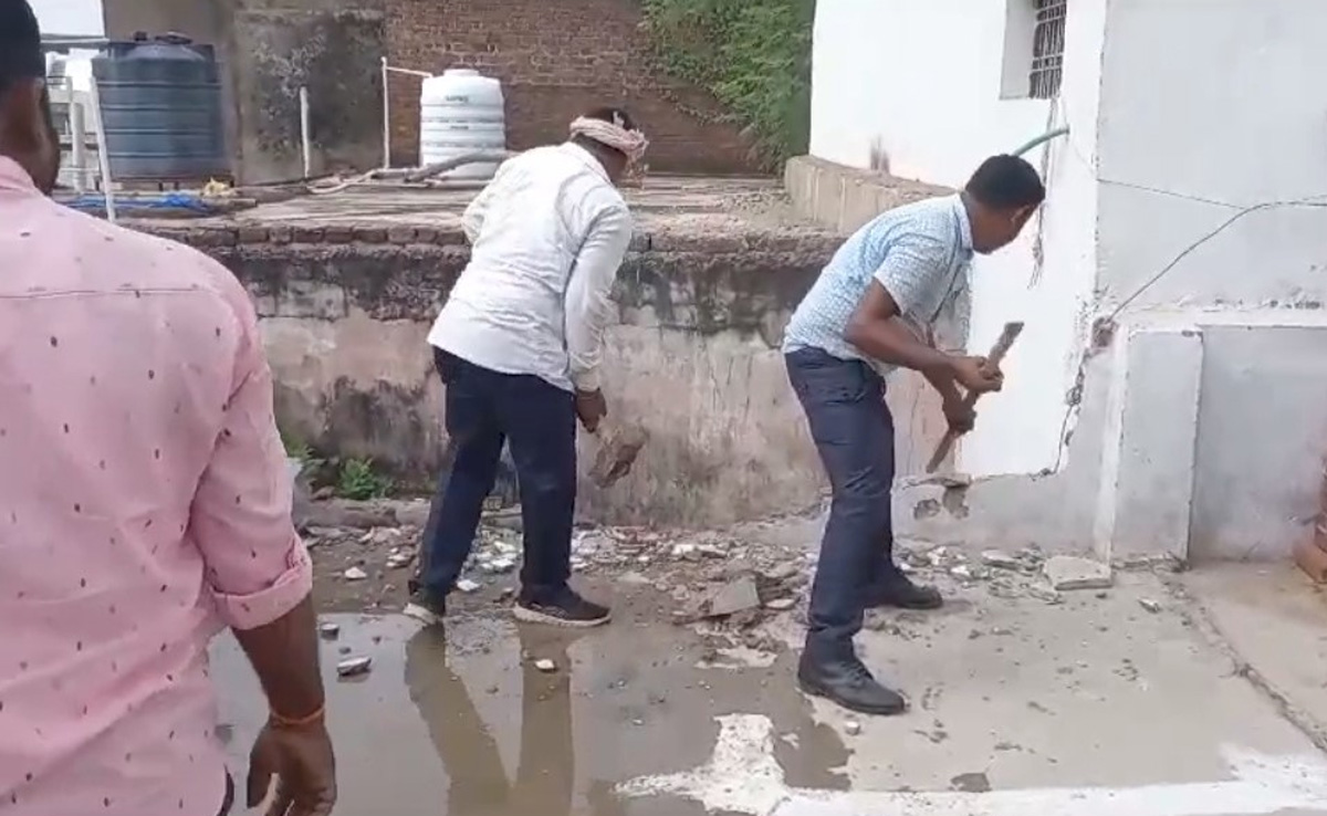 सतना : 5 साल की मासूम से दुष्कर्म के आरोपी पर बड़ा एक्शन, प्रशासन ने ढहाया मकान