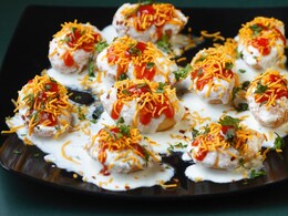 Craving Something <i>Chatpata</i>? These 6 Indian Snacks Can Curb Your Hunger Pangs