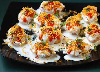 Craving Something <i>Chatpata</i>? These 6 Indian Snacks Can Curb Your Hunger Pangs