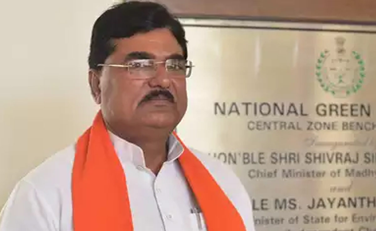 कांवड़ यात्रा पर राजनीति:- पूर्व विधायक ने कहा- कृषि मंत्री कमल पटेल धर्म के नाम पर ढोंग करते हैं&nbsp;