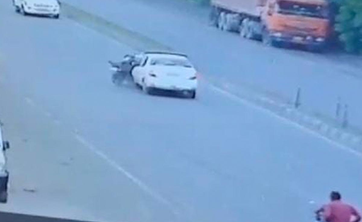 सिंगरौली : कार से टक्कर से बाइक सवार की मौत, घटना CCTV में हुई कैद