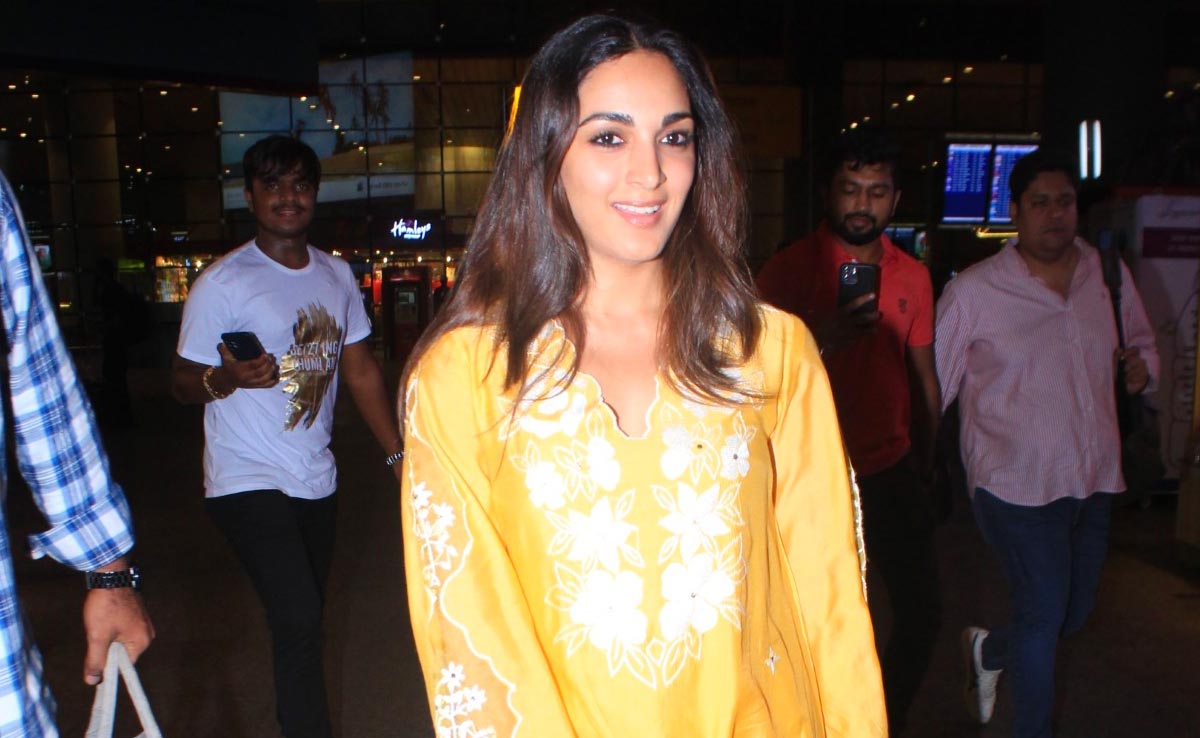 Sleepy Kiara Advani Reminds Airport Paparazzi That Celebs Are People Too - Watch