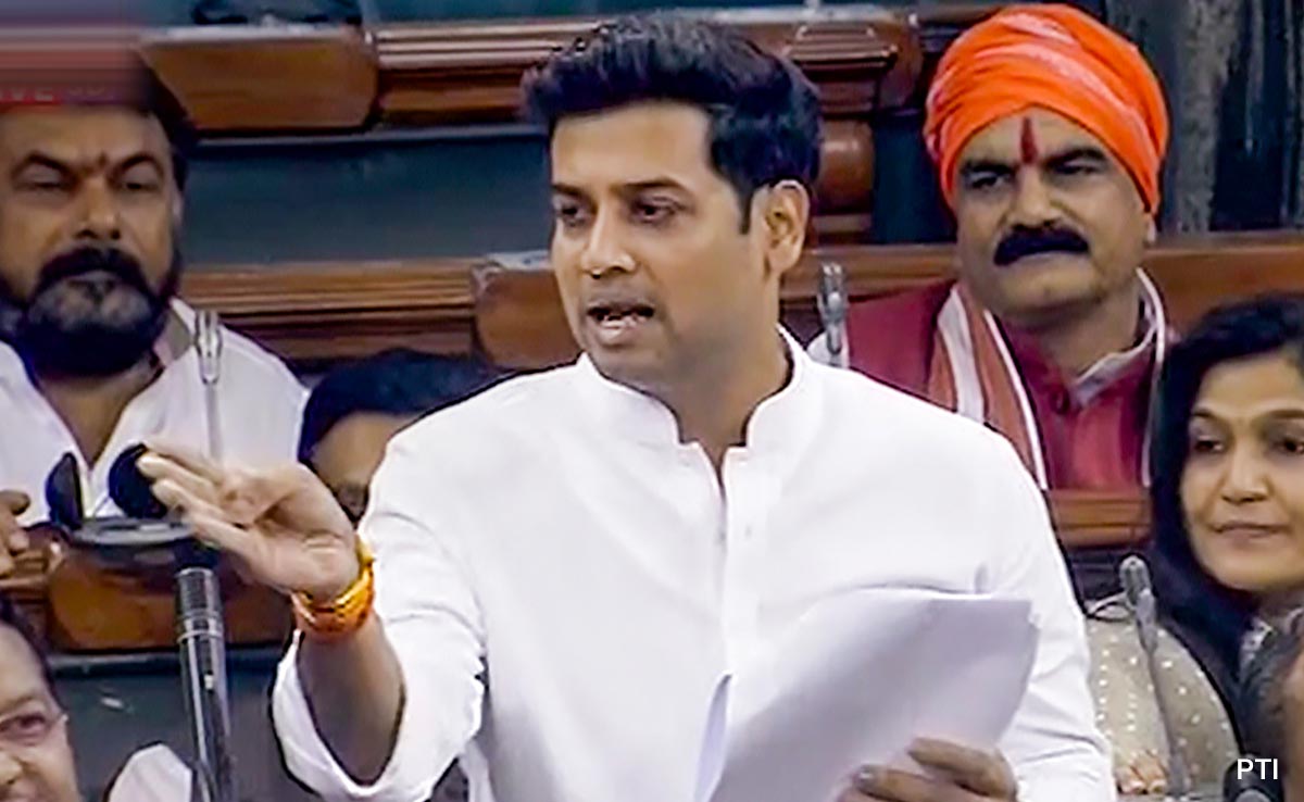 Maharashtra Chief Minister's MP Son Recites Hanuman Chalisa in Lok Sabha