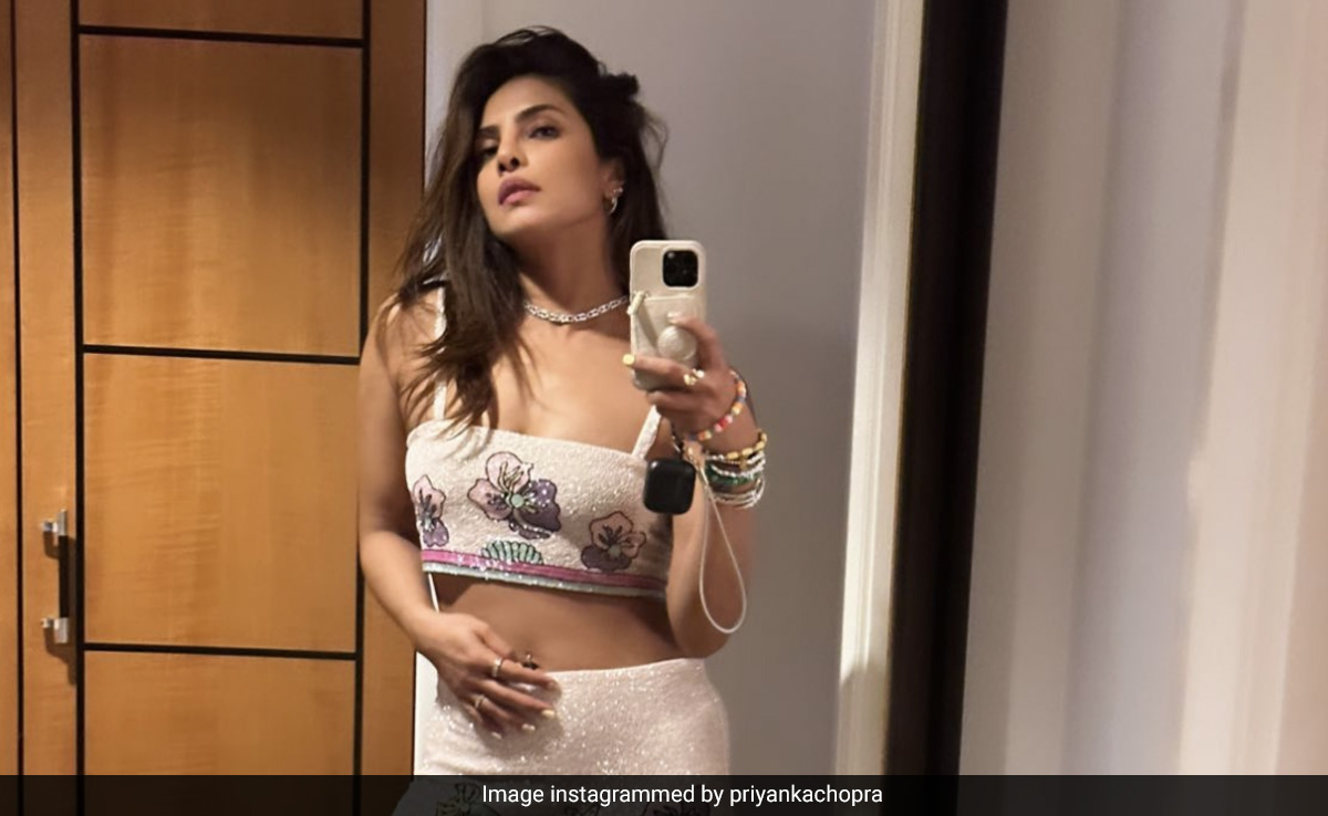 Priyanka Chopra's Co-Ord Set Was The Glittery Addition To The Jonas Brothers Concert Lineup