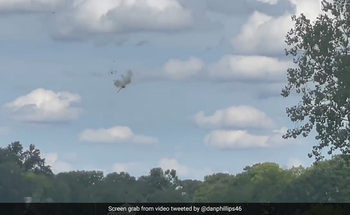 Terrifying Video Shows Fighter Jet Crashing Into Parking Lot During An Airshow In US