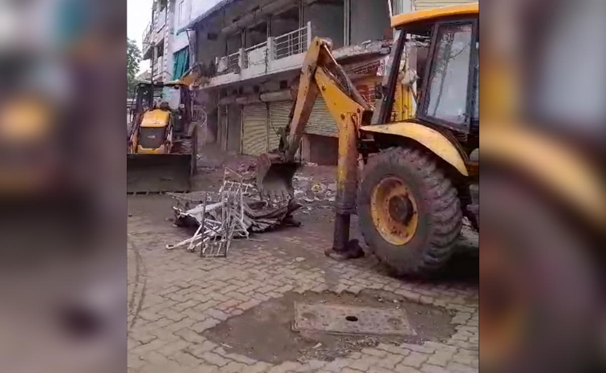 देवास : दुष्कर्म के आरोपी पर चला मामा का बुलडोजर, पहचान छिपा कर लड़की से की थी दोस्ती