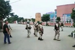 मणिपुर में फिर भड़की हिंसा, उखरूल जिले में 3 लोगों की मौत मणिपुर में फिर भड़की हिंसा, उखरूल जिले में 3 लोगों की मौत