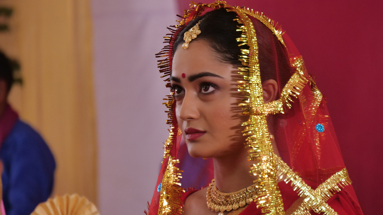 बॉलीवुड एक्ट्रेस त्रिधा चौधरी का Exclusive Interview, आश्रम में बोल्ड सीन को लेकर कही ये बात