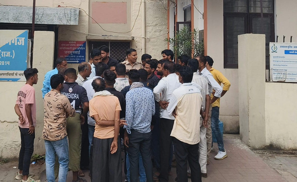 भीलवाड़ा में मनचलों का आतंक, छेड़छाड़ से परेशान बेटियों ने स्कूल जाना किया बंद