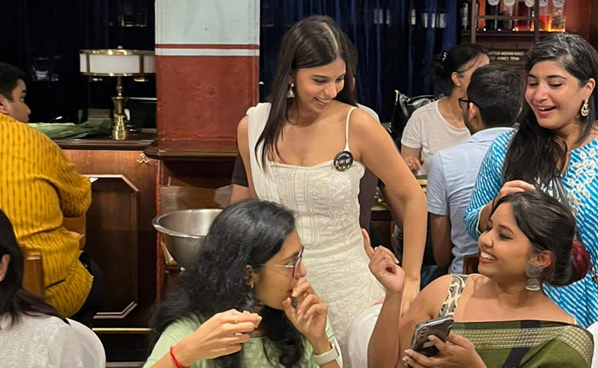 Independence Day 2023: Suhana Khan, Agastya Nanda And <i>Archies</i> Gang Served Food At Restaurant. See Viral Pics