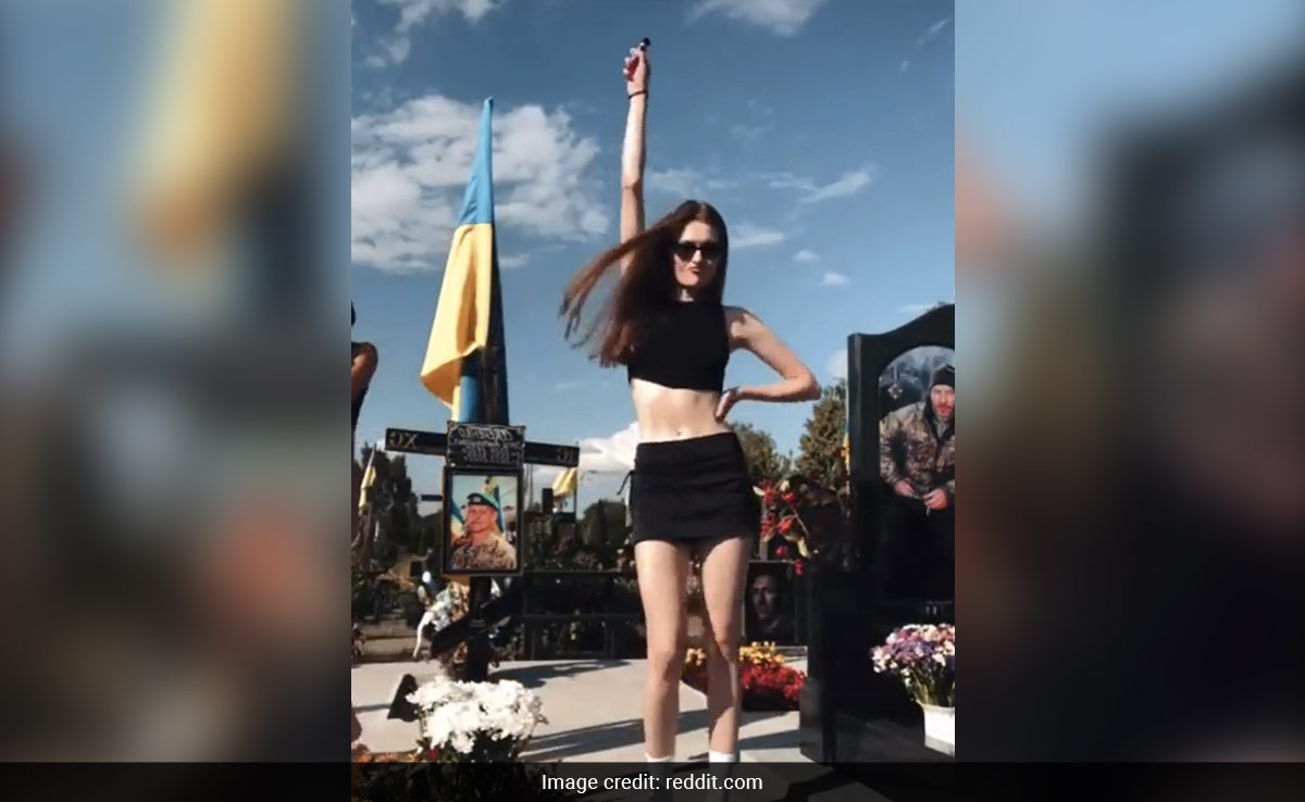 Ukrainian Sisters Detained For Twerking On Soldiers' Graves In Kyiv