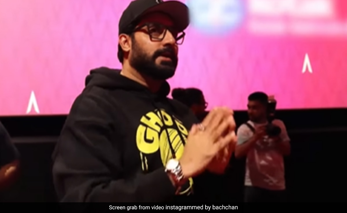 What Happened When Abhishek Bachchan Sneaked Into A <i>Ghoomer</i> Show