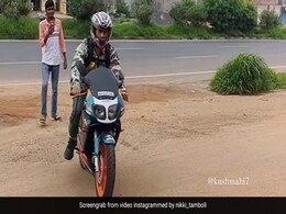 Watch: रांची में 'Honda Repsol 150' चलाते दिखे MS Dhoni, माही का धांसू लुक जीत रहा फैन्स का दिल Watch: रांची में 'Honda Repsol 150' चलाते दिखे MS Dhoni, माही का धांसू लुक जीत रहा फैन्स का दिल