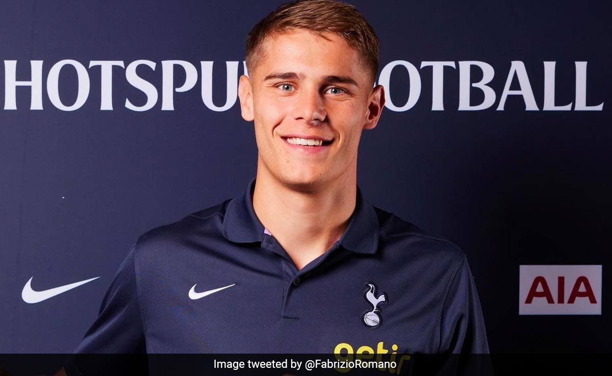 Tottenham Sign Dutch Defender Micky Van de Ven