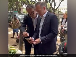 जर्मन दूतावास ने भारत के UPI की तारीफ की, डिजिटल तरीके से भुगतान करते मंत्री का वीडियो किया साझा जर्मन दूतावास ने भारत के UPI की तारीफ की, डिजिटल तरीके से भुगतान करते मंत्री का वीडियो किया साझा